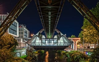 Schwebebahnhaltestelle Ohligs Mühle bei Nacht