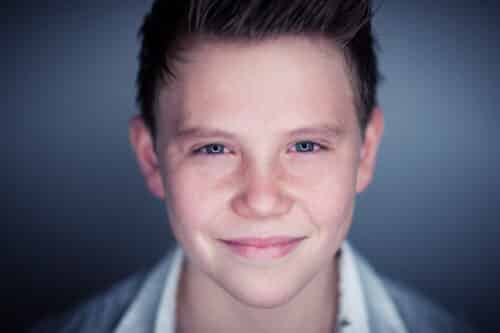 Teenager mit Ringlicht