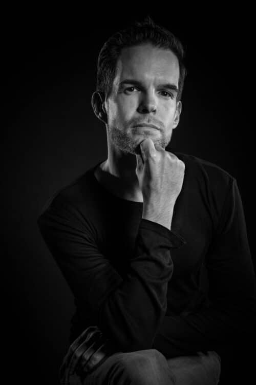 Portrait Mann Studio Schwarzweiß