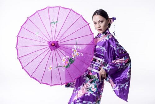 Fashion-Foto mit Yukata und schirm