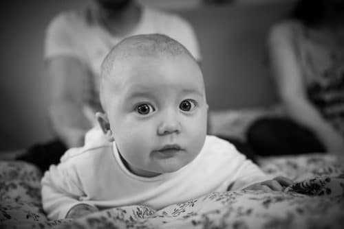 schwarz-weiß-Portrait eines Babys