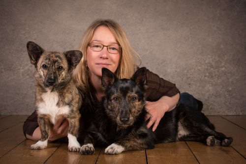 Portrait mit Hunden im Fotostudio
