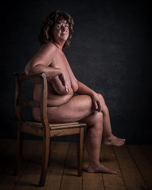 Aktfotografie mit einer molligen reifen Frau