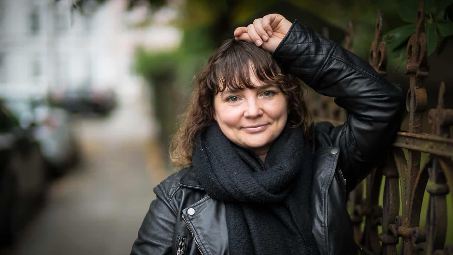 Portrait einer Frau auf der Straße