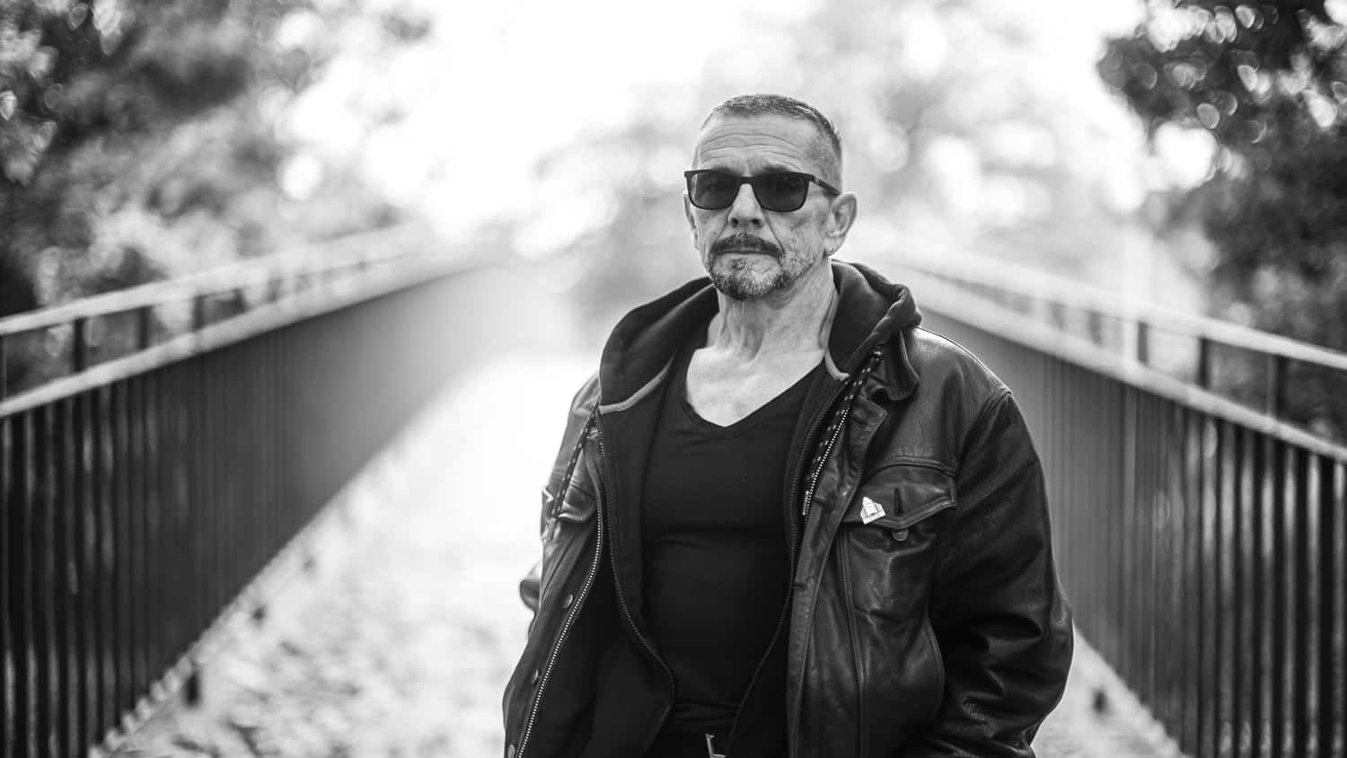 Portrait eines Mannes auf der Straße