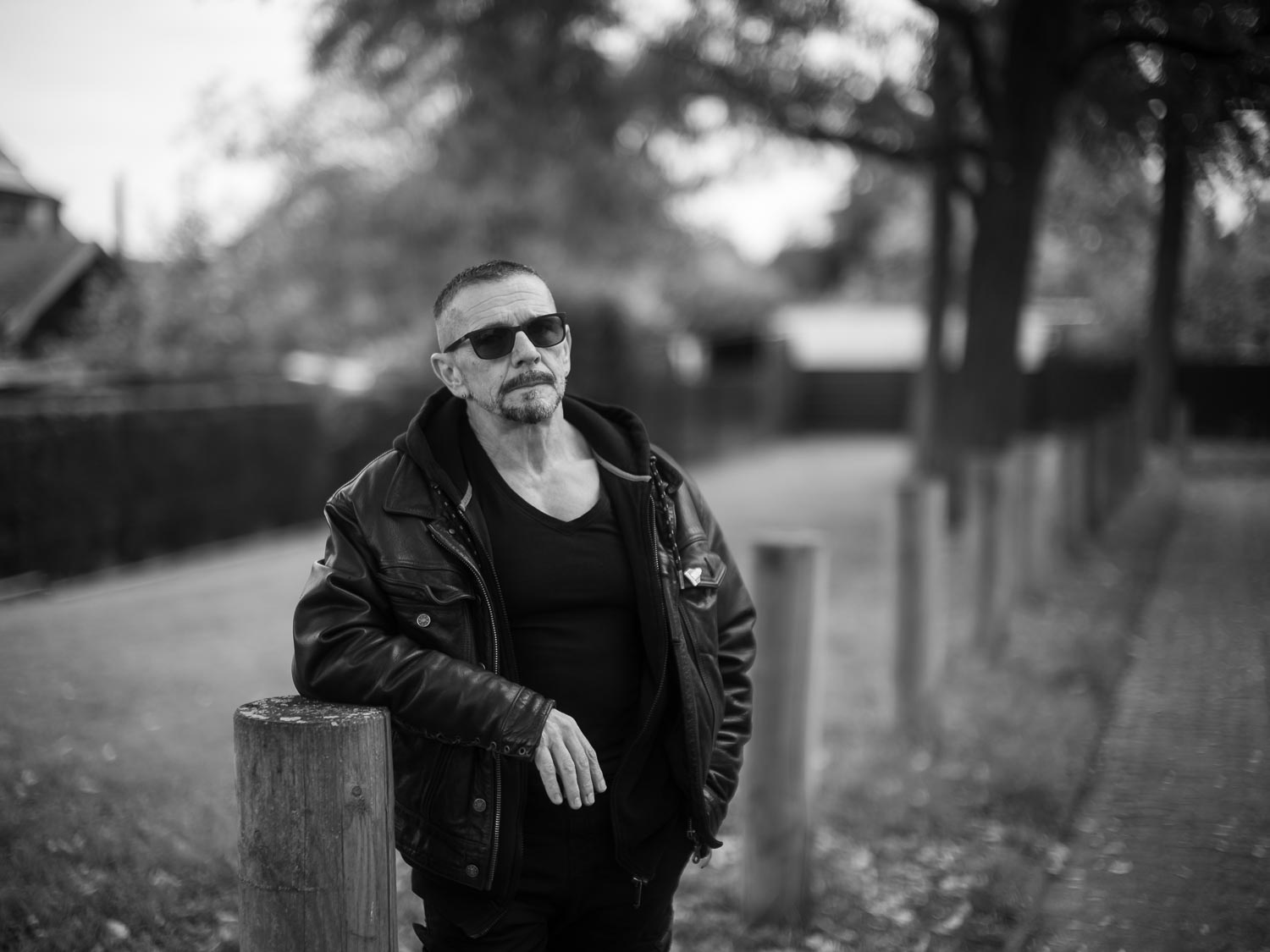 _TNF9740 Portrait eines Mannes auf der Straße