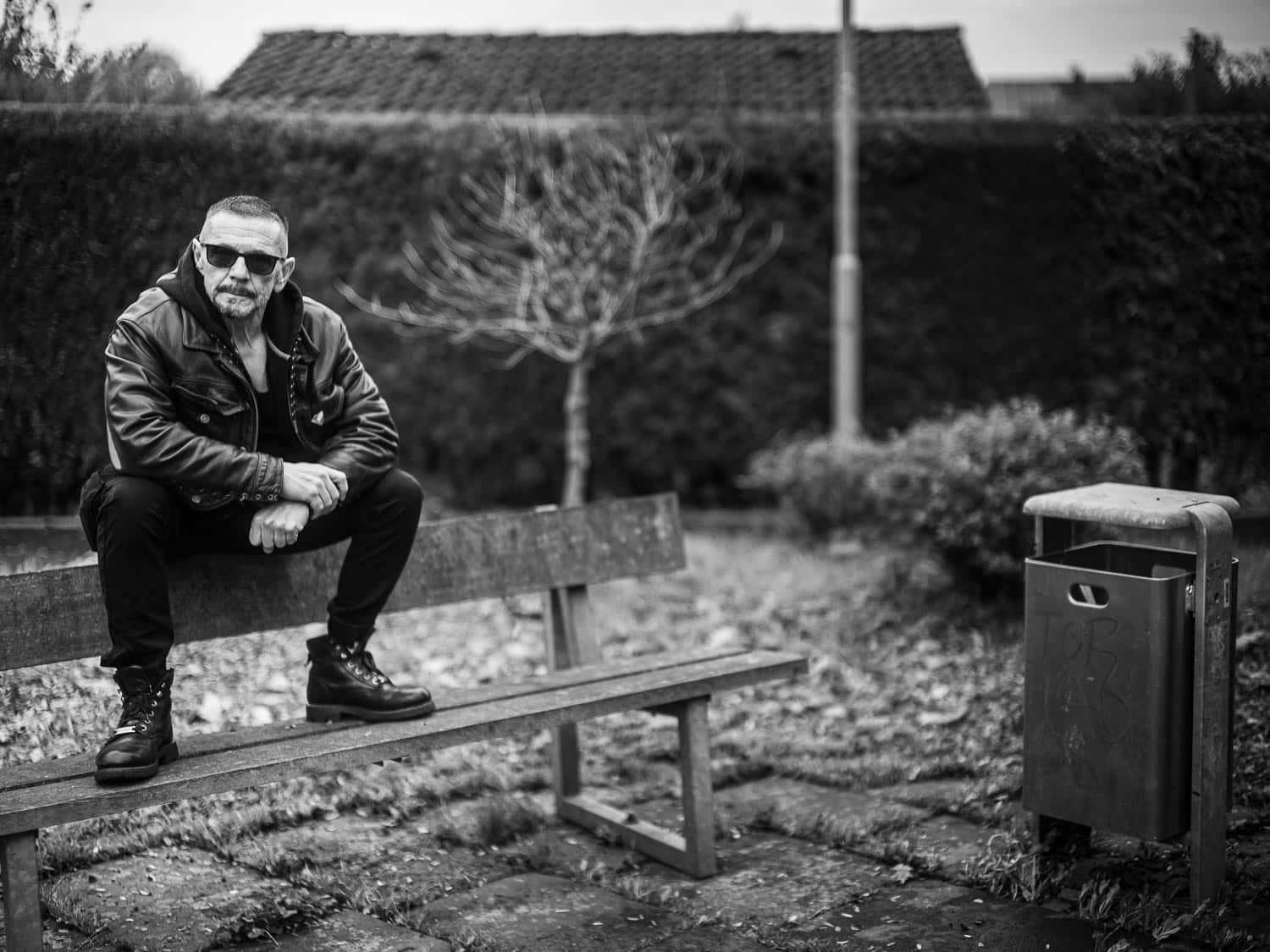 _TNF9752 Portrait eines Mannes auf der Straße