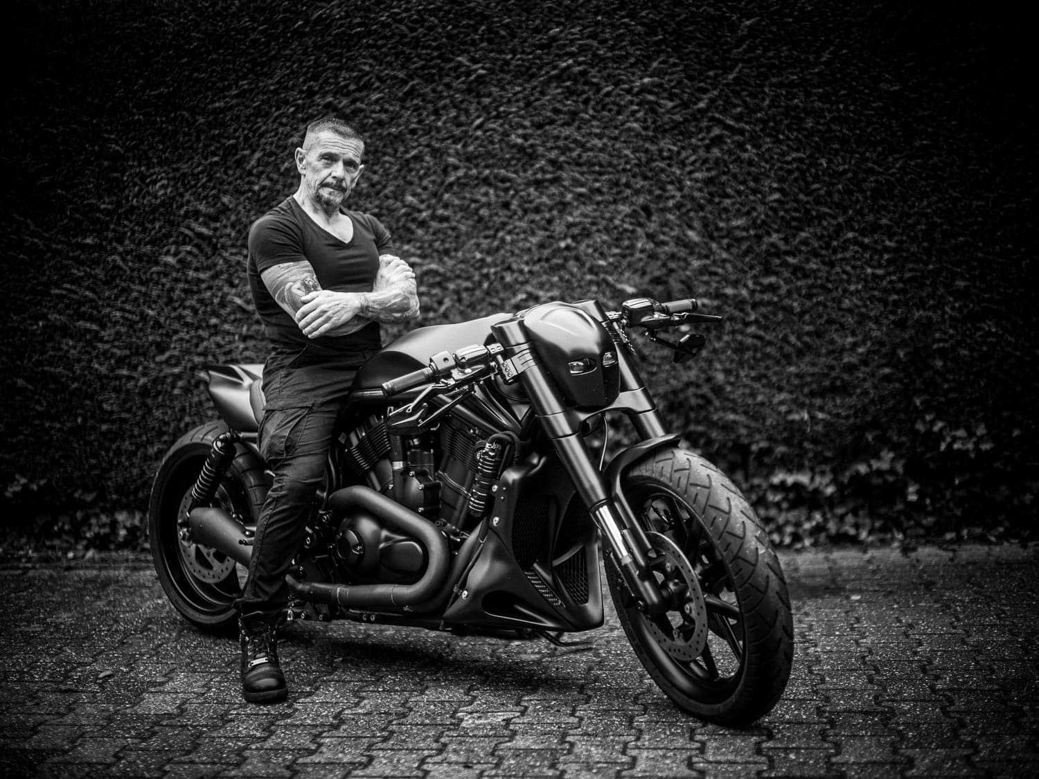 _TNF9769 Portrait eines Mannes auf der Straße